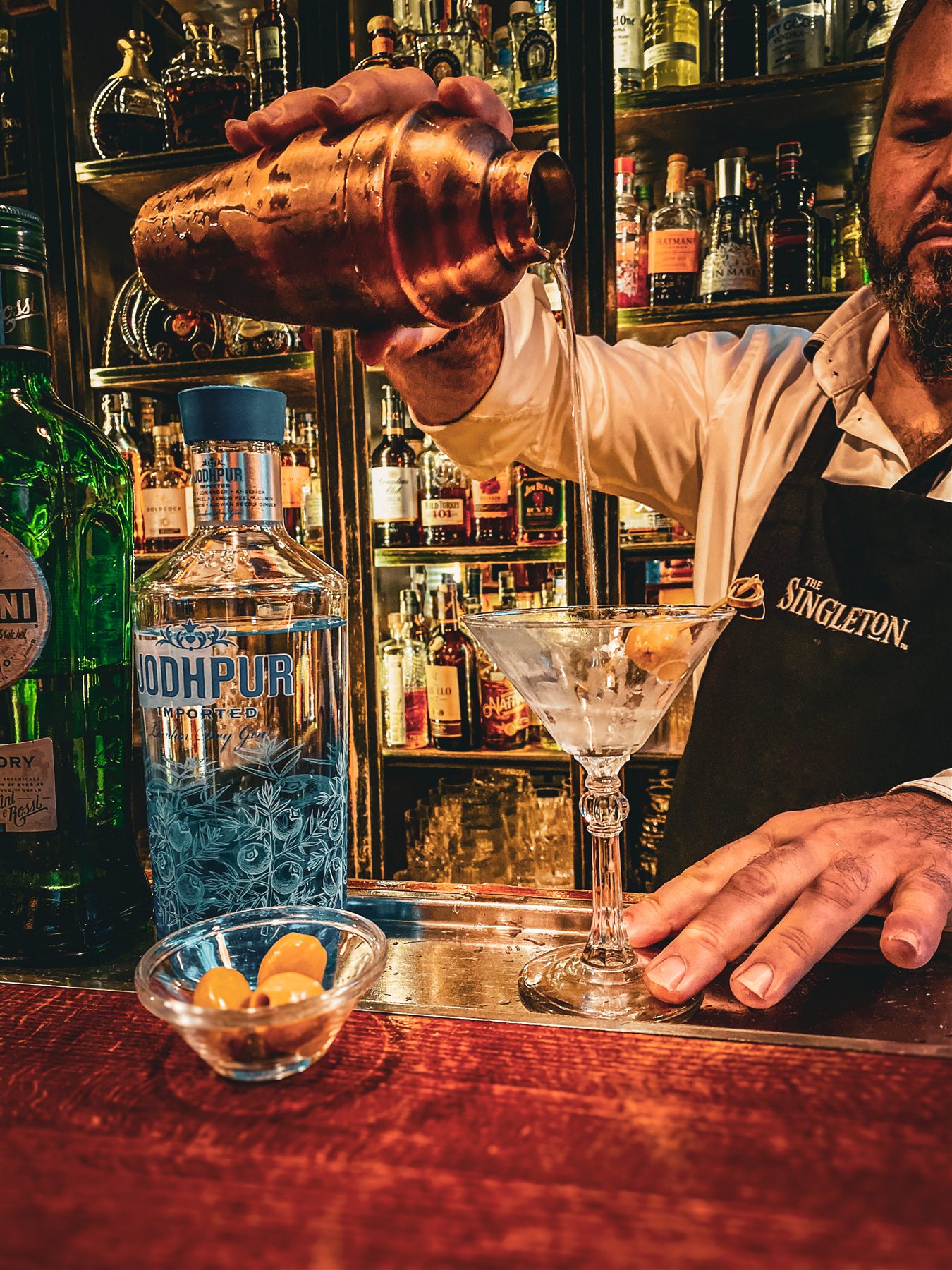 Příprava koktejlu Jodhpur Gin v Apothece